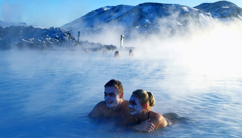 İzlanda gibi, yeraltı termal su kaynaklarının yoğun biçimde bulunduğu bölgeler, insanlığın ısınma ve enerji ihtiyacını çok uzun süreler karşılayabilir. 